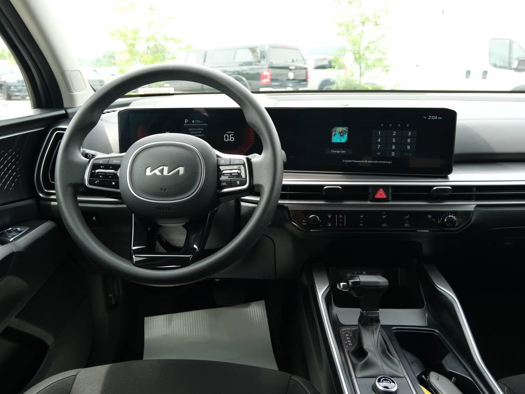 Used 2025 Kia Sorento LX FWD image 27