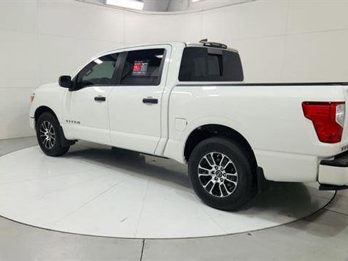 Used 2024 Nissan Titan SV w/ SV Convenience Package image 6