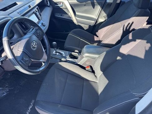 Used 2018 Toyota RAV4 XLE image 18