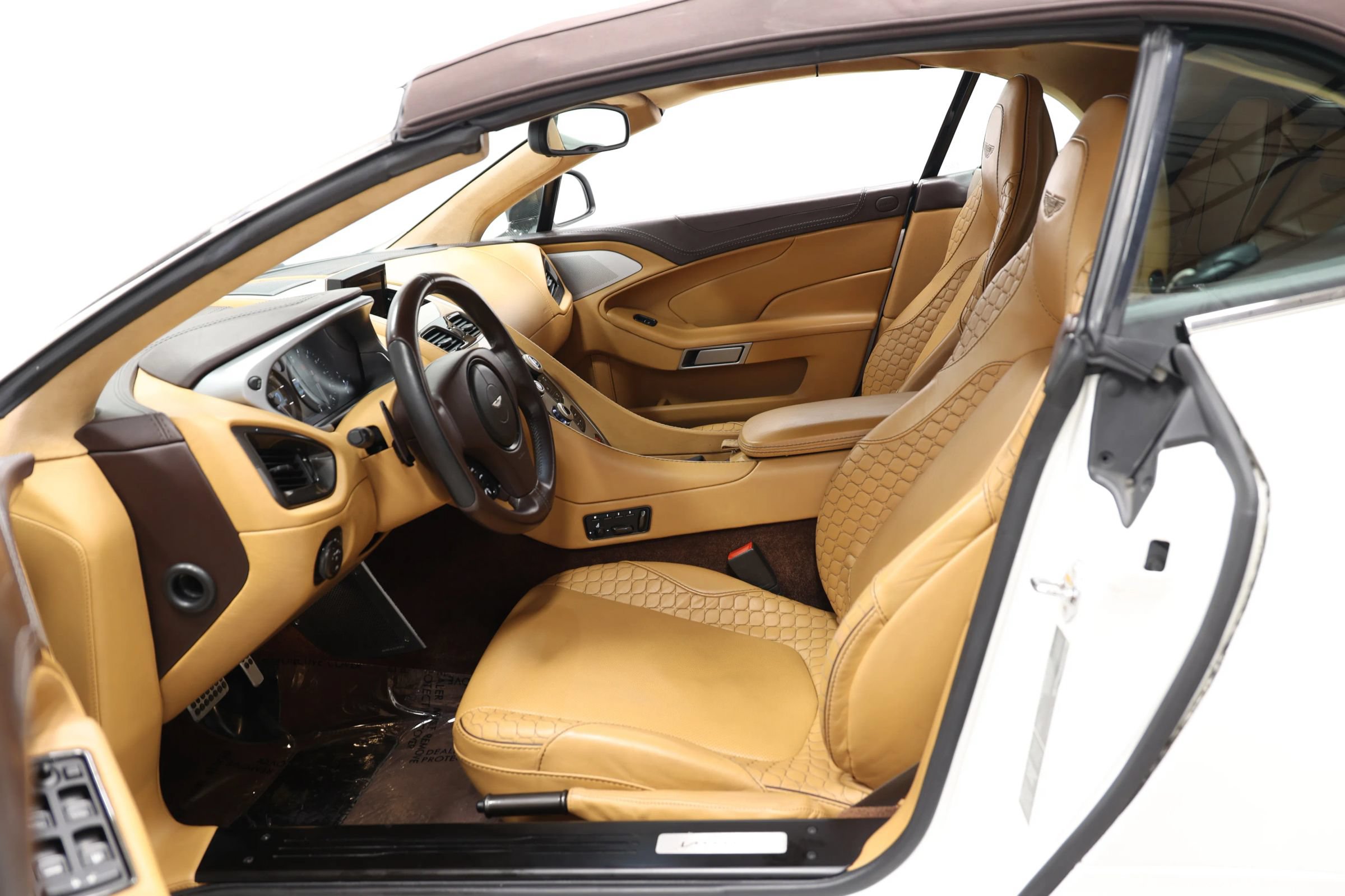 Used 2015 Aston Martin Vanquish Volante RWD image 14
