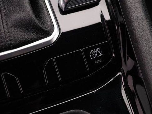 Used 2025 Jeep Compass Limited AWD/4WD image 19