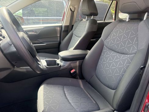 Used 2025 Toyota RAV4 XLE w/ Convenience Package FWD image 7