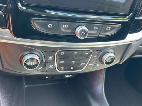 Used 2019 Chevrolet Traverse LT FWD image 32