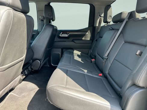 Used 2025 GMC Sierra 1500 SLT image 14