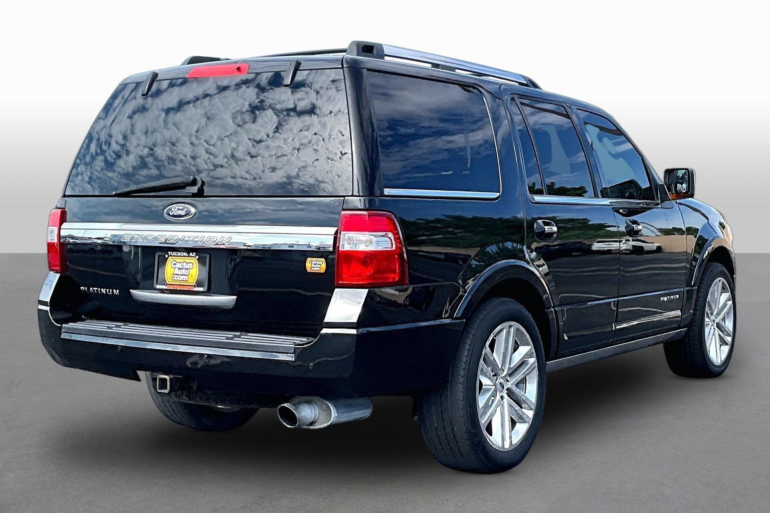 Used 2015 Ford Expedition Platinum AWD/4WD image 2