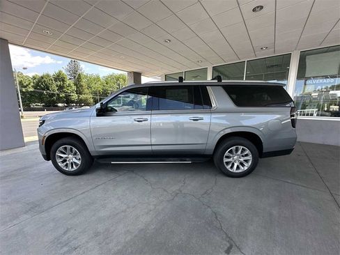 New 2025 Chevrolet Suburban Premier image 5