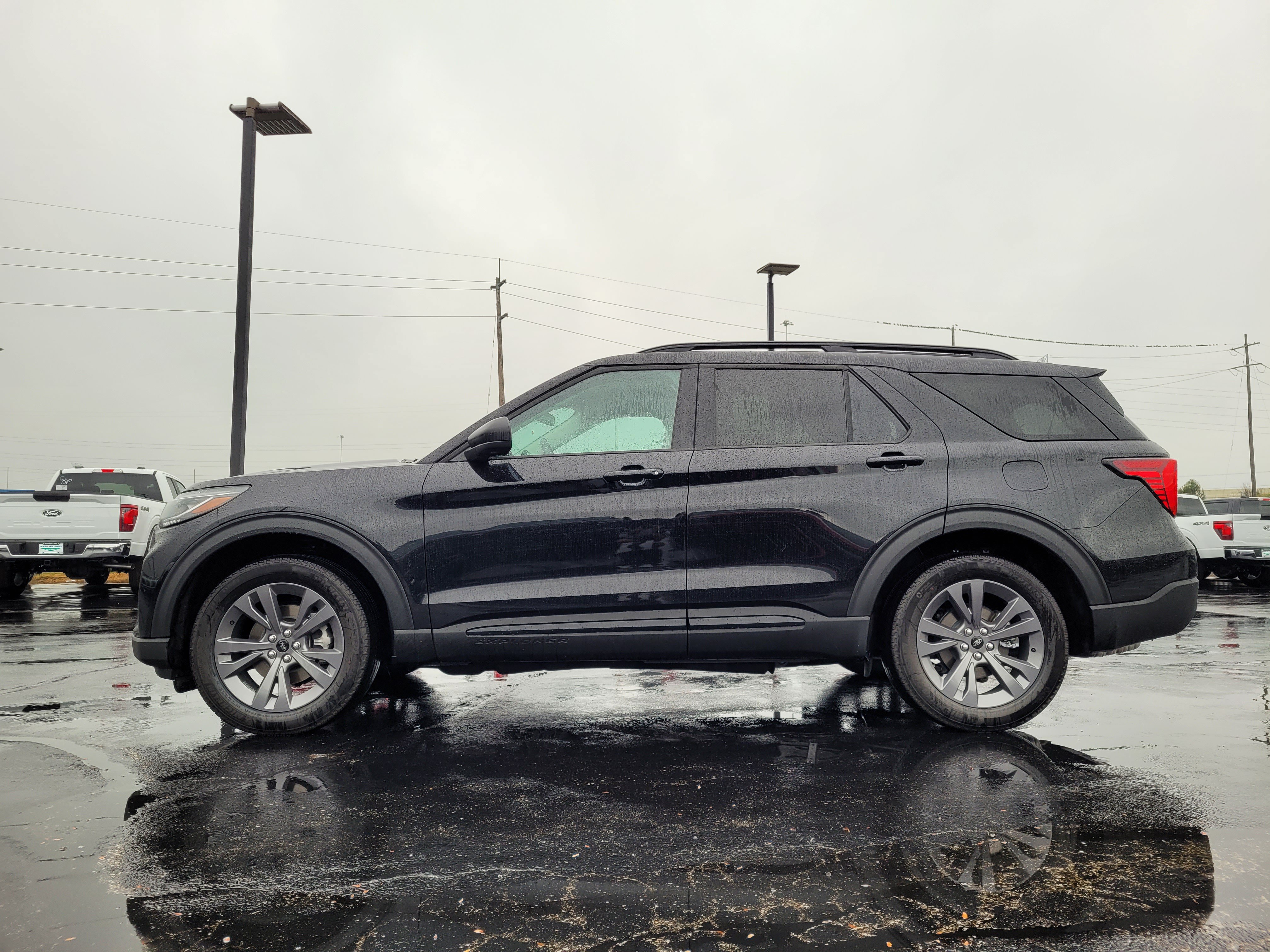 New 2026 Ford Explorer Active w/ Active Comfort Package AWD/4WD image 2
