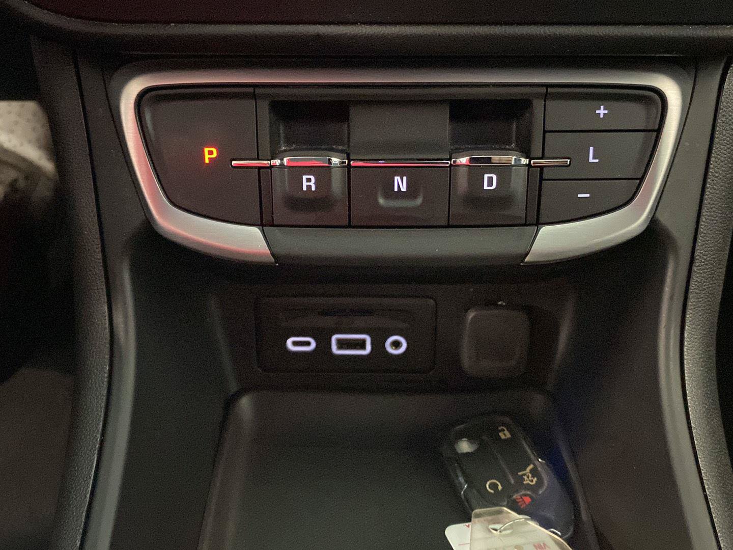 Certified 2024 GMC Terrain SLT FWD image 30