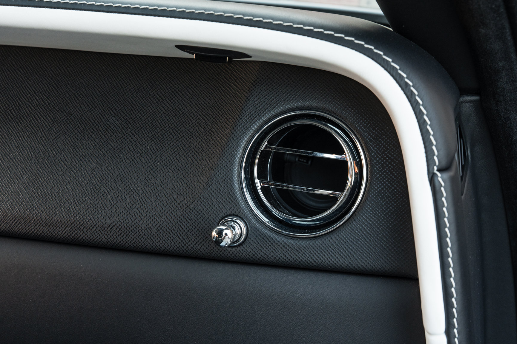 Used 2024 Rolls-Royce Cullinan AWD/4WD image 25