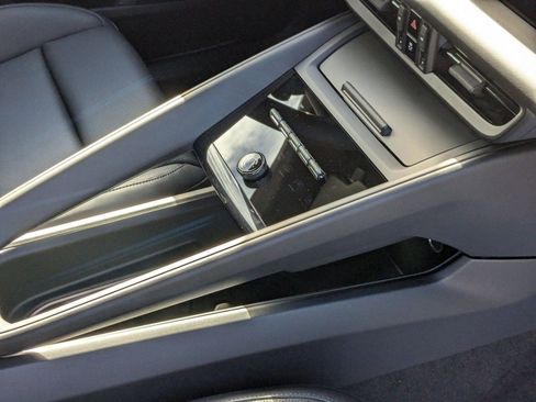 Certified 2025 Porsche Macan Electric image 23