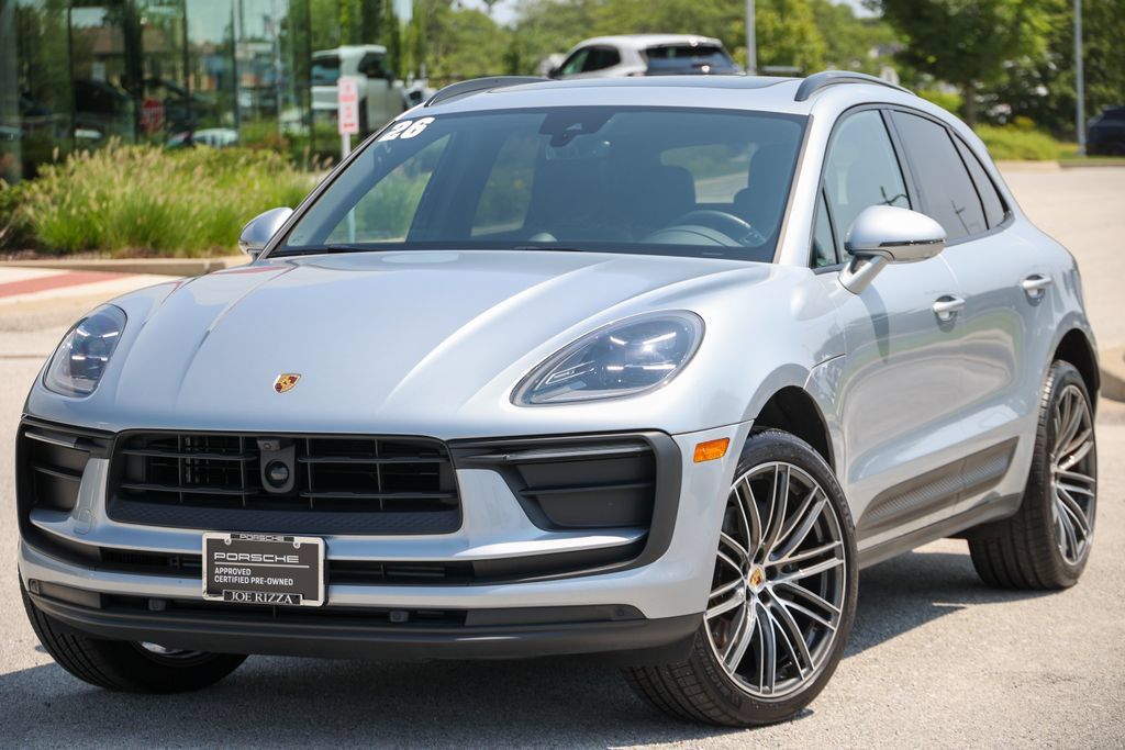 Certified 2026 Porsche Macan AWD/4WD image 11