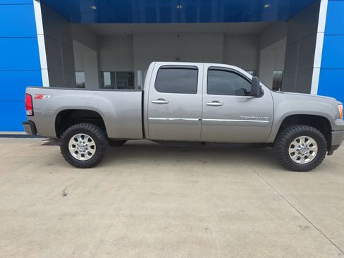 Used 2014 GMC Sierra 2500 Denali w/ Suspension Package, Off-Road image 1