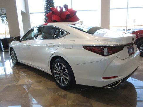 New 2025 Lexus ES 350 image 5