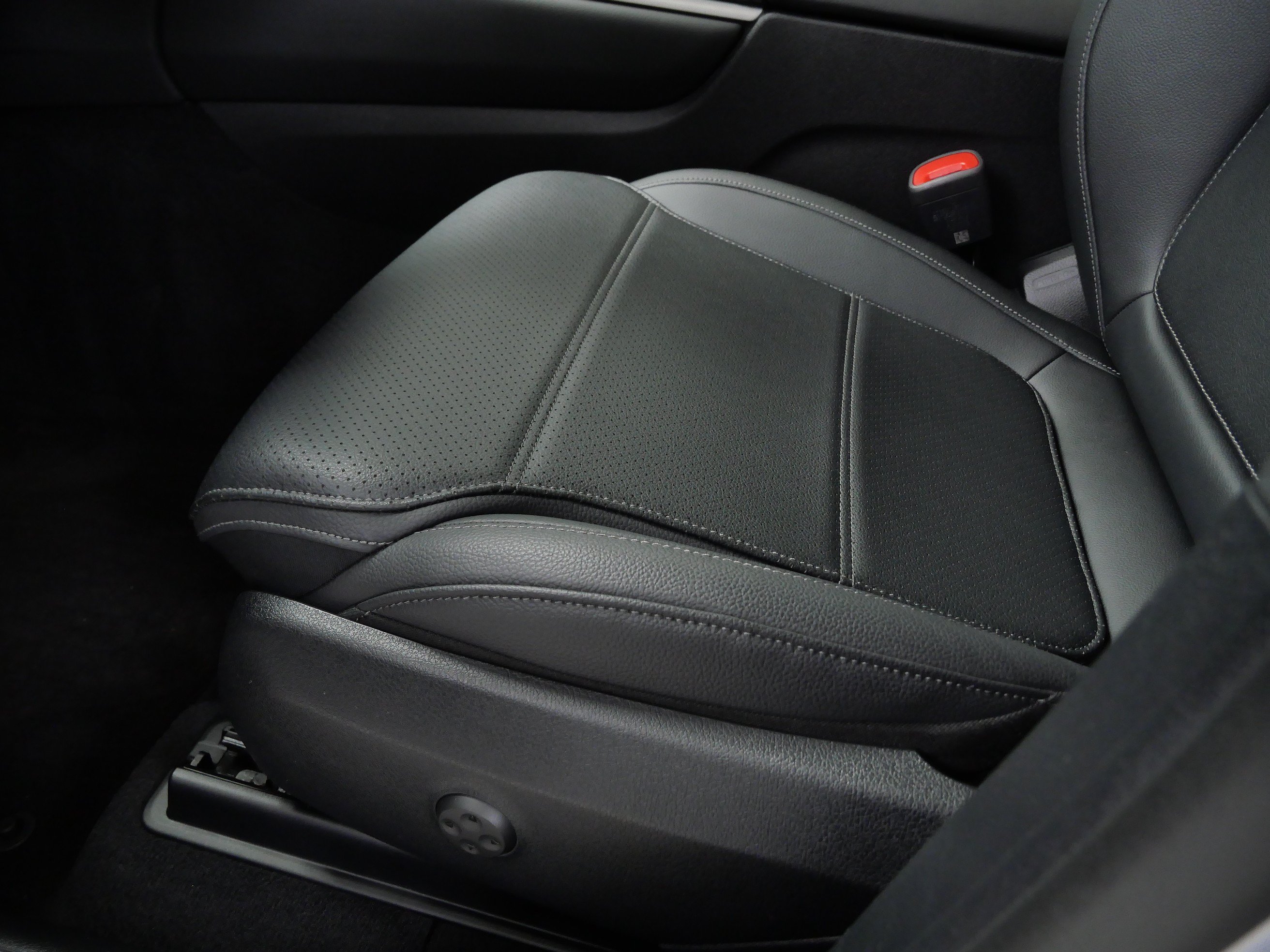 Certified 2026 Mercedes-Benz GLC 300 4MATIC image 17