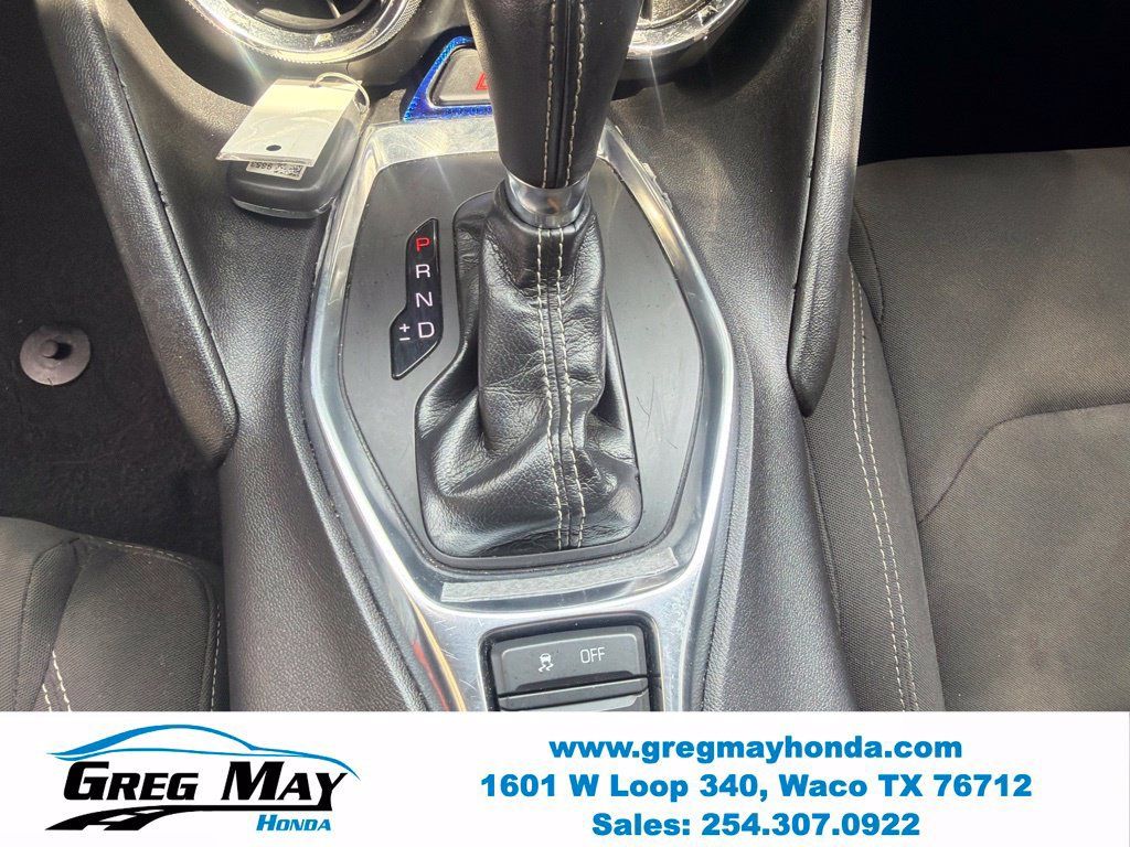 Used 2020 Chevrolet Camaro LT RWD image 23