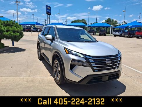 Used 2025 Nissan Rogue SV FWD image 7