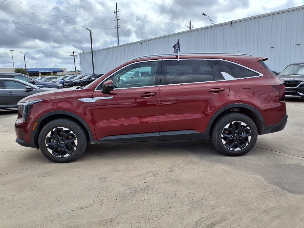 Certified 2025 Kia Sorento S AWD/4WD image 4