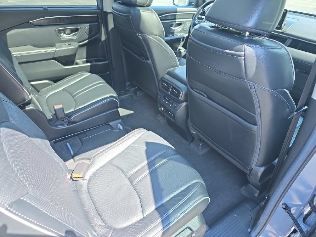 Used 2025 Honda Pilot Elite image 14