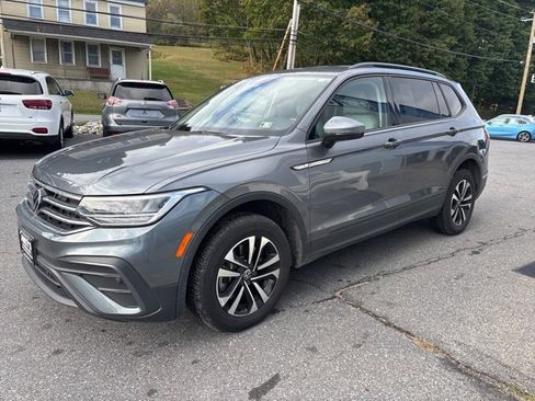 Used 2022 Volkswagen Tiguan S image 3