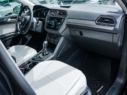 Used 2020 Volkswagen Tiguan SEL AWD/4WD image 24