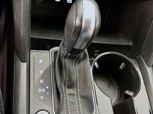 Used 2022 Volkswagen Atlas Cross Sport SE image 24