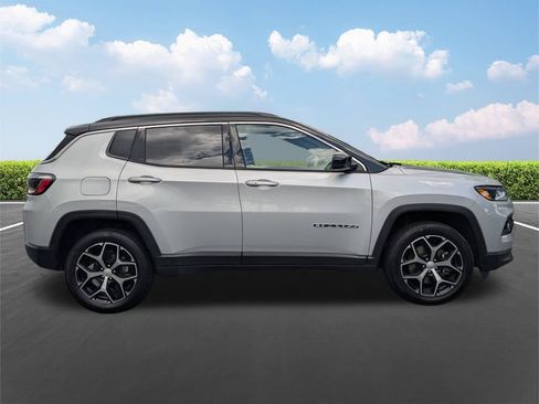 Used 2024 Jeep Compass Limited AWD/4WD image 3