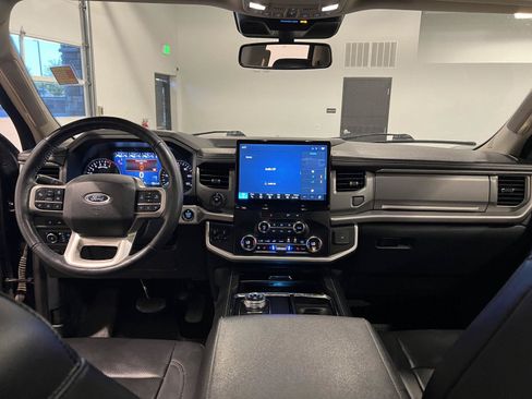 Used 2023 Ford Expedition XLT AWD/4WD image 30