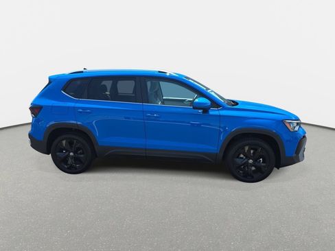 New 2026 Volkswagen Taos SE FWD image 4