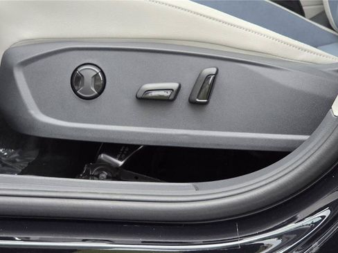 New 2026 Volkswagen Jetta SE FWD image 15