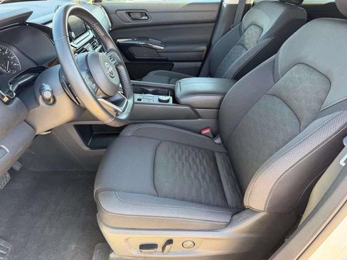 Used 2025 Nissan Pathfinder SV AWD/4WD image 7