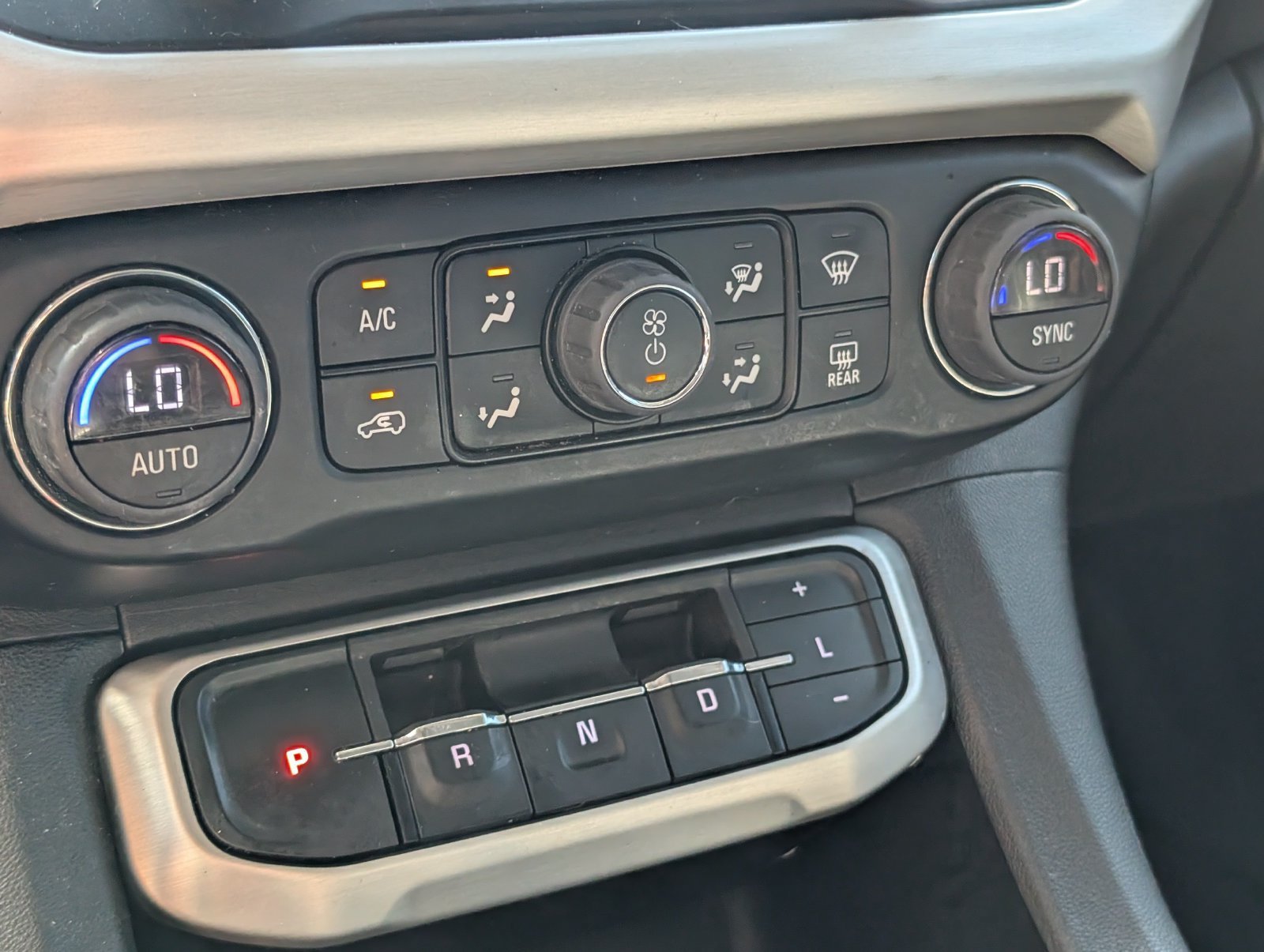 Used 2023 GMC Acadia SLT FWD image 23