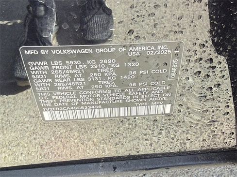 Used 2025 Volkswagen Atlas SEL Premium R-Line image 28