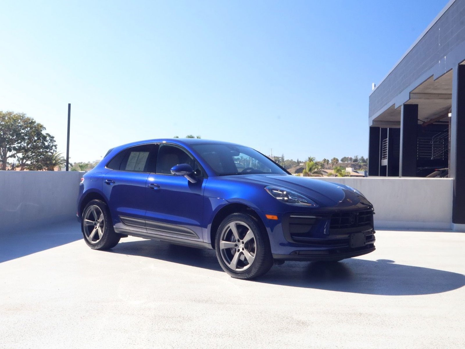 Certified 2025 Porsche Macan AWD/4WD image 7