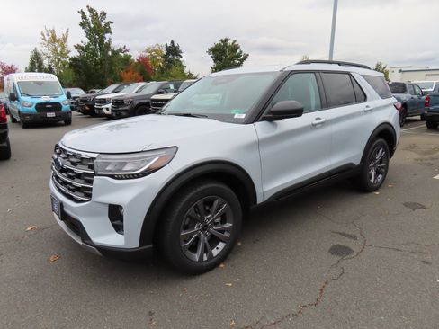 New 2026 Ford Explorer Active image 3