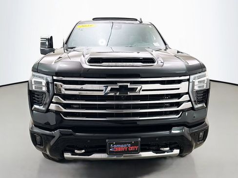 Used 2025 Chevrolet Silverado 2500 High Country w/ Technology Package AWD/4WD image 2