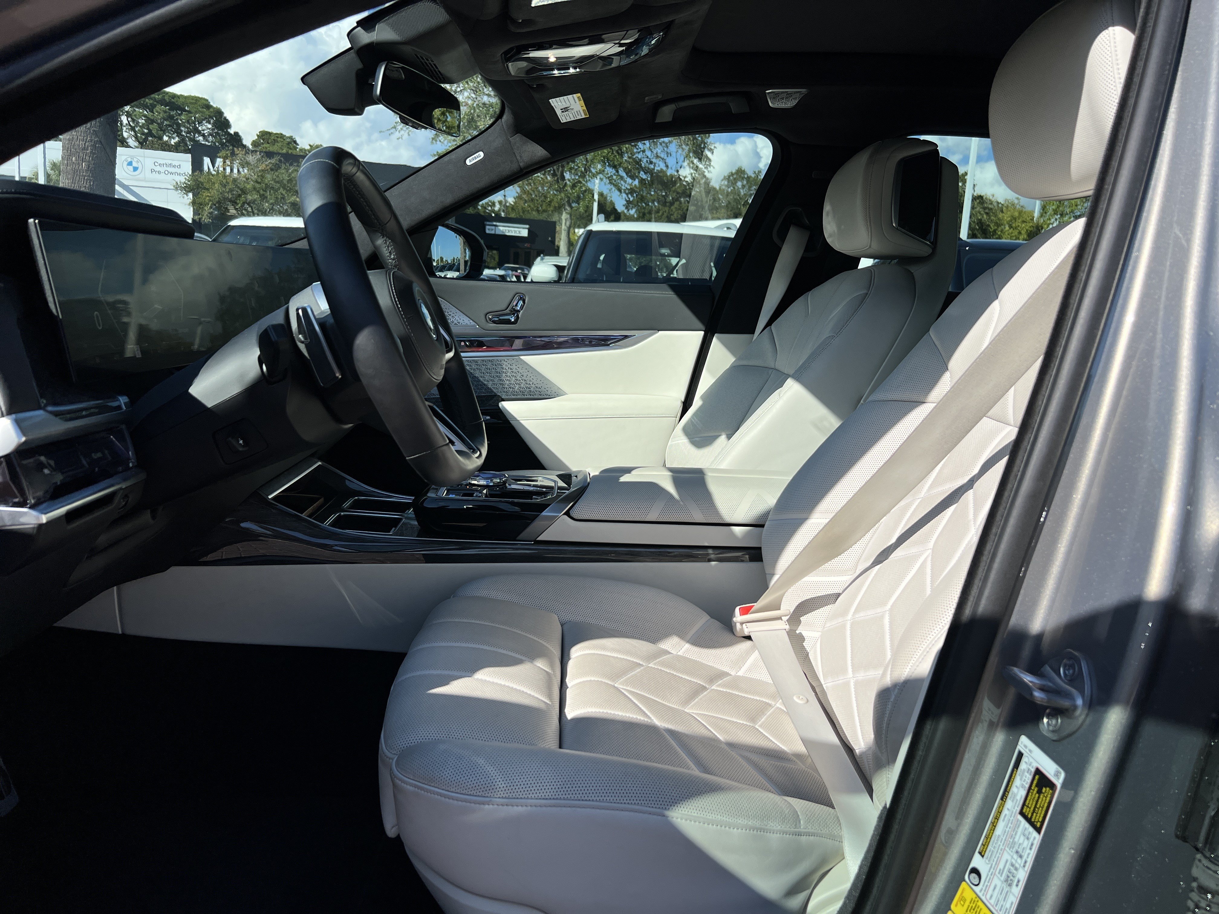 Used 2024 BMW i7 eDrive50 w/ M Sport Package RWD image 16
