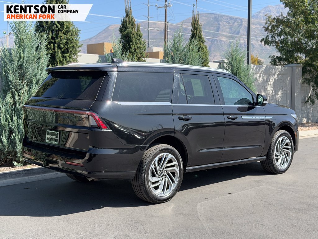Used 2025 Lincoln Navigator Reserve AWD/4WD image 8