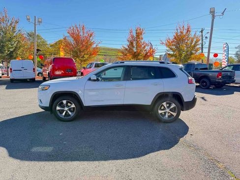 Used 2019 Jeep Cherokee Limited image 4
