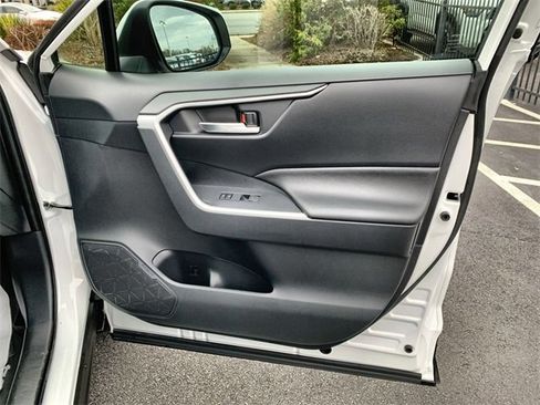 New 2025 Toyota RAV4 SE image 13