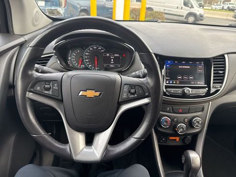 Used 2022 Chevrolet Trax LT w/ LT Convenience Package image 35