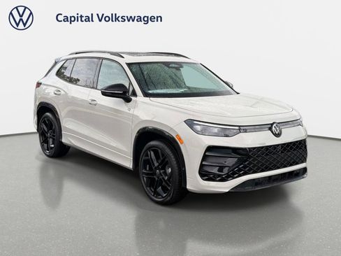 New 2026 Volkswagen Tiguan SE R-Line FWD image 3