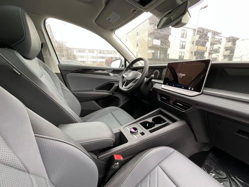 New 2026 Volkswagen Tiguan SE image 19