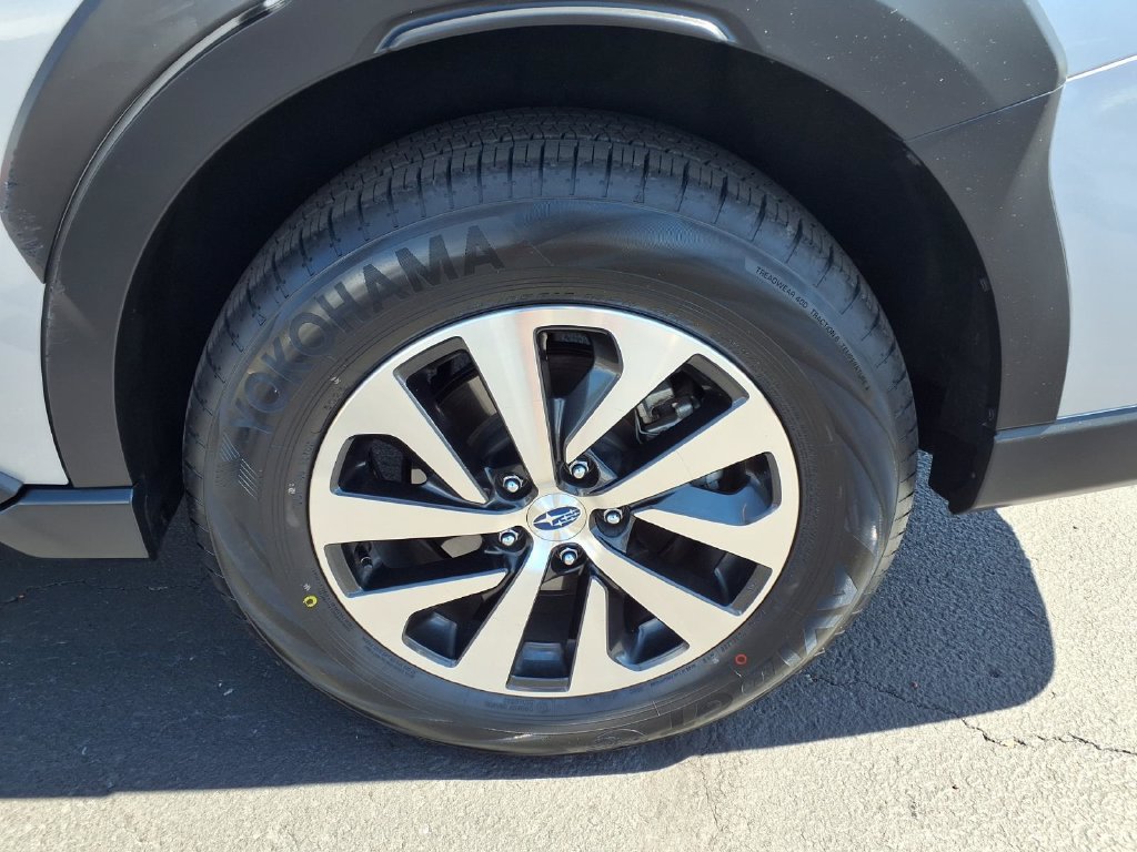 Used 2025 Subaru Outback Premium AWD/4WD image 13