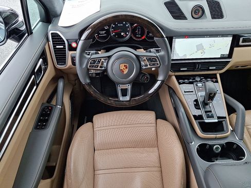 Used 2019 Porsche Cayenne Turbo image 10