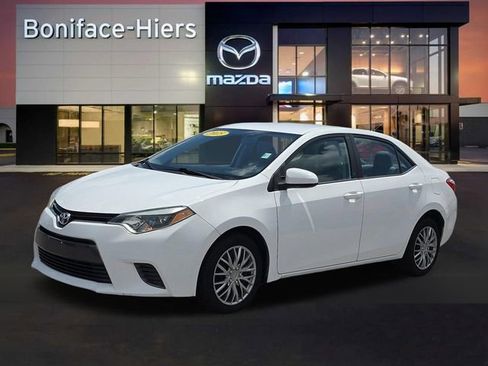 Used 2015 Toyota Corolla LE FWD image 2