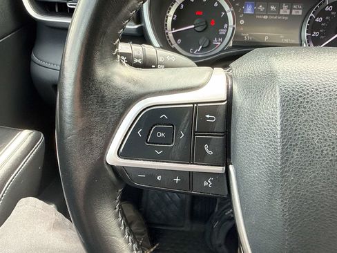 Used 2023 Toyota Highlander XLE AWD/4WD image 25