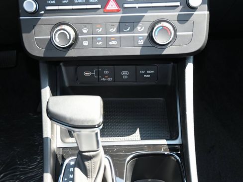 Used 2025 Hyundai Tucson SE image 16