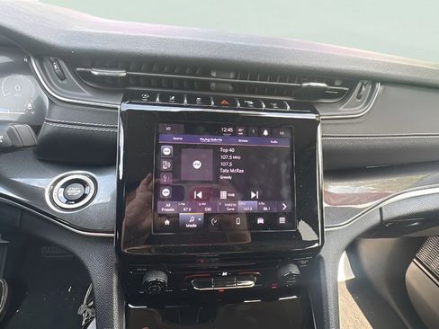 Used 2023 Jeep Grand Cherokee Laredo image 14