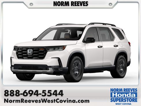 Used 2025 Honda Pilot TrailSport image 1