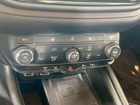 Used 2022 Dodge Durango R/T AWD/4WD image 16